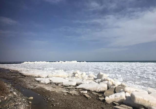 震撼!2019青海湖现开湖奇观 ,“文武双开”难得一见!