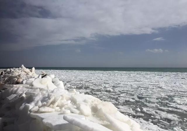 震撼!2019青海湖现开湖奇观 ,“文武双开”难得一见!